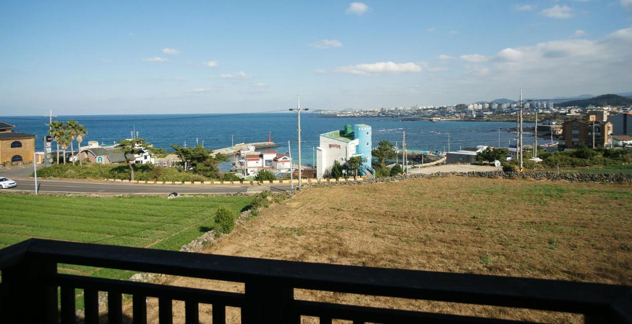 Elroman Pension Jeju Extérieur photo