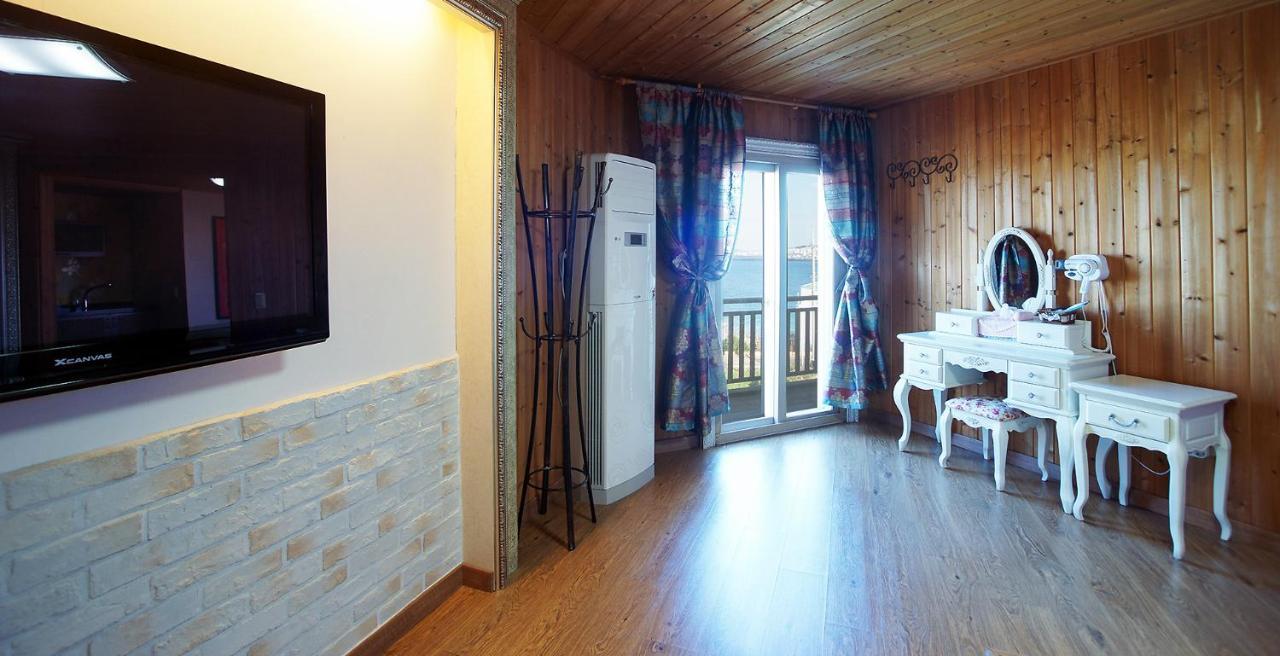 Elroman Pension Jeju Extérieur photo